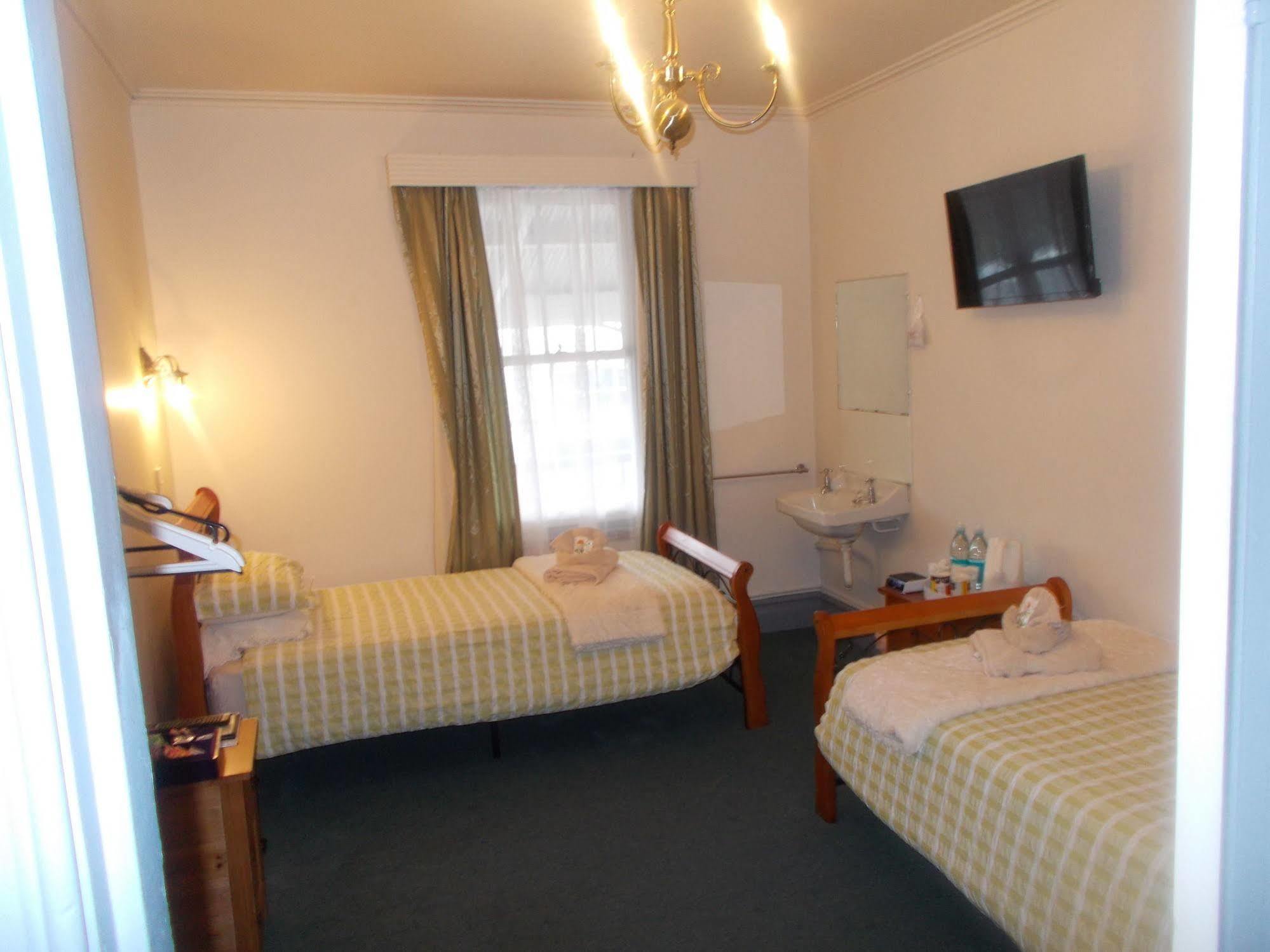 The Kentish Hotel Waiuku المظهر الخارجي الصورة